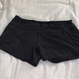 Lululemon black run times 4” shorts